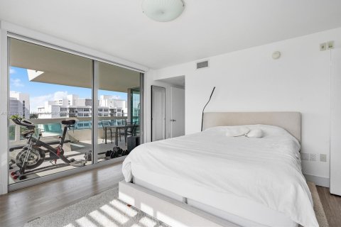 Condo in Bay Harbor Islands, Florida, 2 bedrooms  № 1752484 - photo 12