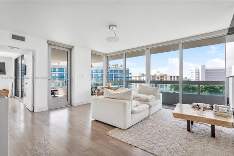 Condo in Bay Harbor Islands, Florida, 2 bedrooms  № 1752484 - photo 3