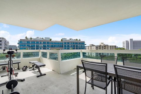 Condo in Bay Harbor Islands, Florida, 2 bedrooms  № 1752484 - photo 19