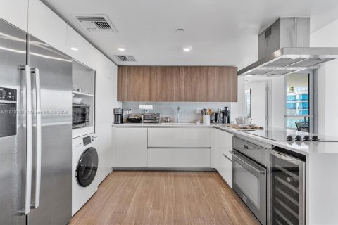 Condo in Bay Harbor Islands, Florida, 2 bedrooms  № 1752484 - photo 7