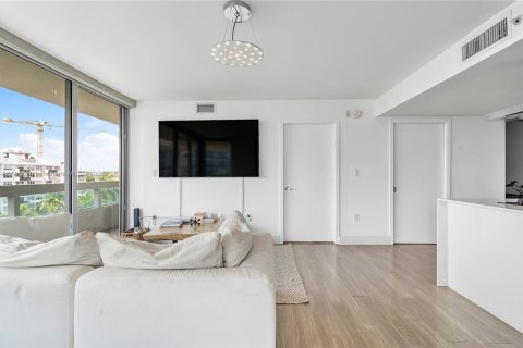 Condo in Bay Harbor Islands, Florida, 2 bedrooms  № 1752484 - photo 5