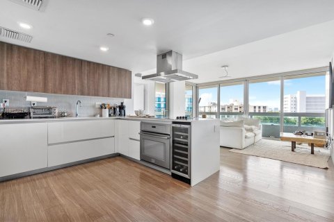 Condo in Bay Harbor Islands, Florida, 2 bedrooms  № 1752484 - photo 2