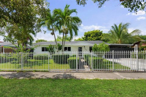 Villa ou maison à louer à Homestead, Floride: 3 chambres, 106.28 m2 № 1887924 - photo 1