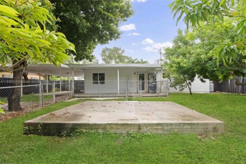 House in Homestead, Florida 3 bedrooms, 106.28 sq.m. № 1887924 - photo 24