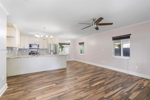 House in Homestead, Florida 3 bedrooms, 106.28 sq.m. № 1887924 - photo 6