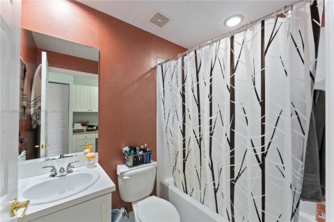 Townhouse in Miramar, Florida 3 bedrooms, 109.44 sq.m. № 1790740 - photo 11