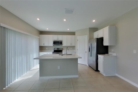 Villa ou maison à louer à Kissimmee, Floride: 3 chambres, 139.35 m2 № 2418974 - photo 4