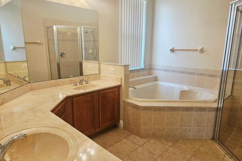 House in Kissimmee, Florida 4 bedrooms, 224.17 sq.m. № 1876212 - photo 10