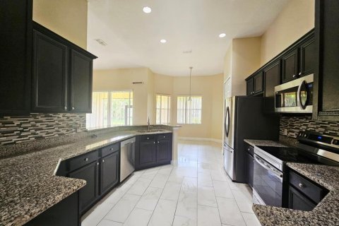 House in Kissimmee, Florida 4 bedrooms, 224.17 sq.m. № 1876212 - photo 8