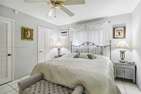 House in Plantation, Florida 3 bedrooms, 191.75 sq.m. № 1699096 - photo 28