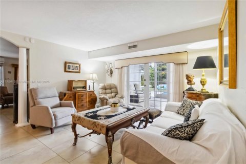 House in Plantation, Florida 3 bedrooms, 191.75 sq.m. № 1699096 - photo 8