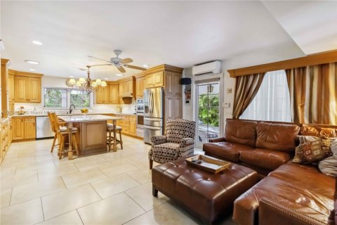 House in Plantation, Florida 3 bedrooms, 191.75 sq.m. № 1699096 - photo 11