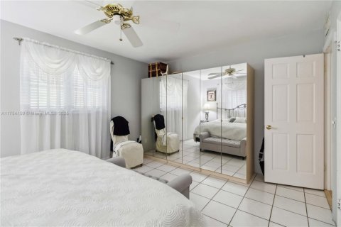 House in Plantation, Florida 3 bedrooms, 191.75 sq.m. № 1699096 - photo 29