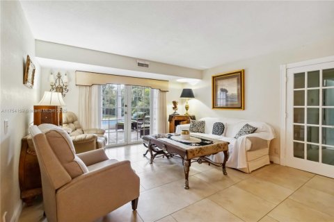 House in Plantation, Florida 3 bedrooms, 191.75 sq.m. № 1699096 - photo 7