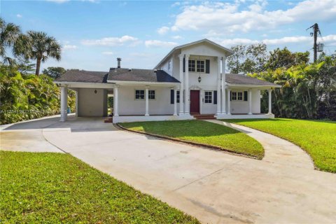 House in Plantation, Florida 3 bedrooms, 191.75 sq.m. № 1699096 - photo 3