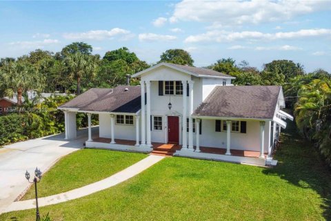House in Plantation, Florida 3 bedrooms, 191.75 sq.m. № 1699096 - photo 1