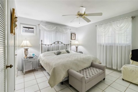 House in Plantation, Florida 3 bedrooms, 191.75 sq.m. № 1699096 - photo 27