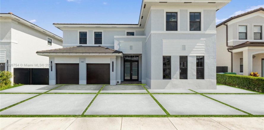 House in Miami, Florida 5 bedrooms, 309.09 sq.m. № 1799452