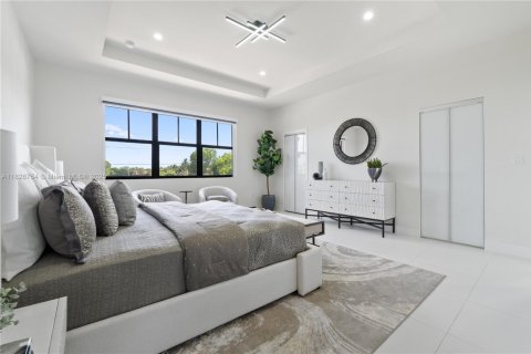 House in Miami, Florida 5 bedrooms, 309.09 sq.m. № 1799452 - photo 21