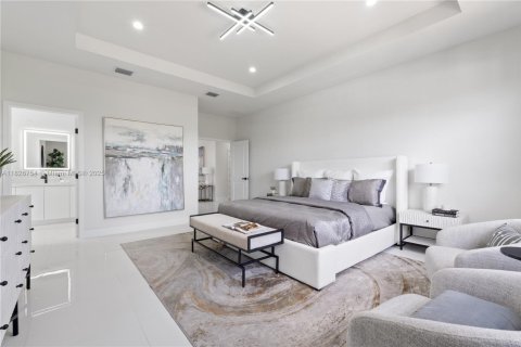 House in Miami, Florida 5 bedrooms, 309.09 sq.m. № 1799452 - photo 22