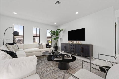 House in Miami, Florida 5 bedrooms, 309.09 sq.m. № 1799452 - photo 7