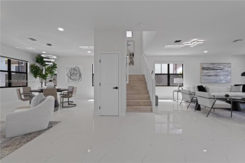 House in Miami, Florida 5 bedrooms, 309.09 sq.m. № 1799452 - photo 17