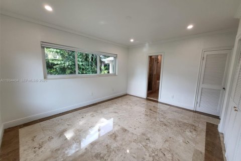 Снять в аренду виллу или дом в Корал-Гейблс, Флорида 3 спальни, 194.44м2, № 1992739 - фото 20