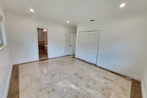 Снять в аренду виллу или дом в Корал-Гейблс, Флорида 3 спальни, 194.44м2, № 1992739 - фото 22