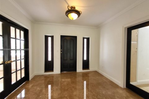 Снять в аренду виллу или дом в Корал-Гейблс, Флорида 3 спальни, 194.44м2, № 1992739 - фото 3