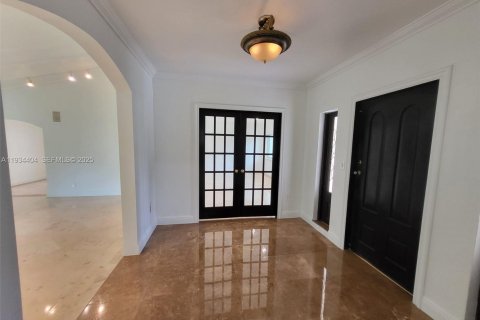 Снять в аренду виллу или дом в Корал-Гейблс, Флорида 3 спальни, 194.44м2, № 1992739 - фото 4