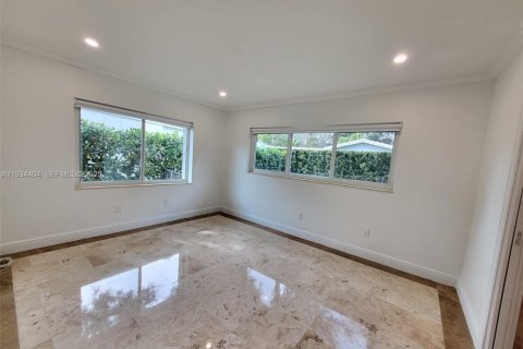 Снять в аренду виллу или дом в Корал-Гейблс, Флорида 3 спальни, 194.44м2, № 1992739 - фото 21