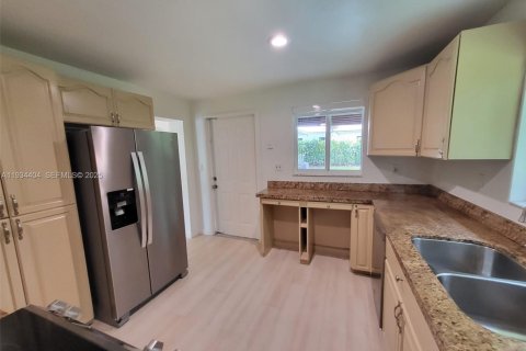 Снять в аренду виллу или дом в Корал-Гейблс, Флорида 3 спальни, 194.44м2, № 1992739 - фото 29