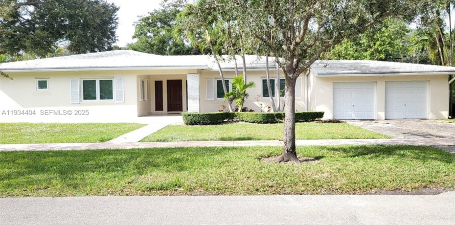 Дом в Корал-Гейблс, Флорида 3 спальни, 194.44м2 № 1992739