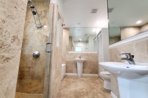 Снять в аренду виллу или дом в Корал-Гейблс, Флорида 3 спальни, 194.44м2, № 1992739 - фото 26