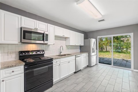 Casa en alquiler en Tampa, Florida, 3 dormitorios, 91.6 m2 № 1904446 - foto 4