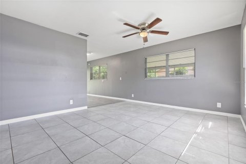 Casa en alquiler en Tampa, Florida, 3 dormitorios, 91.6 m2 № 1904446 - foto 13