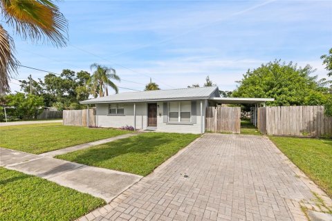 Casa en alquiler en Tampa, Florida, 3 dormitorios, 91.6 m2 № 1904446 - foto 1