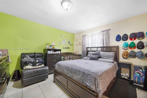 Commercial property in Opa-locka, Florida № 1701531 - photo 13