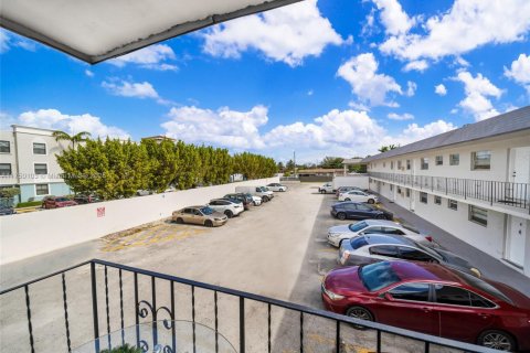 Commercial property in Opa-locka, Florida № 1701531 - photo 6