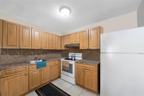 Commercial property in Opa-locka, Florida № 1701531 - photo 19