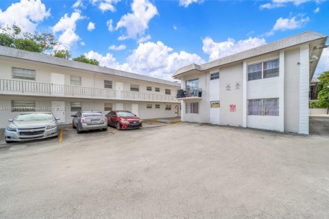 Commercial property in Opa-locka, Florida № 1701531 - photo 3