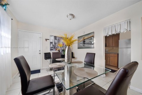 Commercial property in Opa-locka, Florida № 1701531 - photo 21