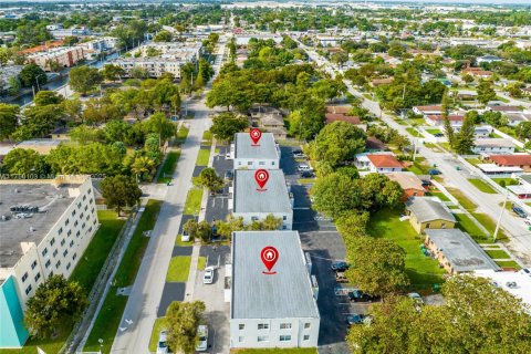Commercial property in Opa-locka, Florida № 1701531 - photo 23