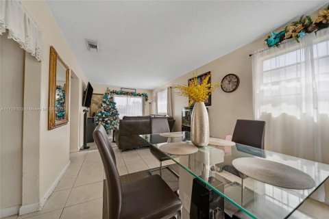 Commercial property in Opa-locka, Florida № 1701531 - photo 15