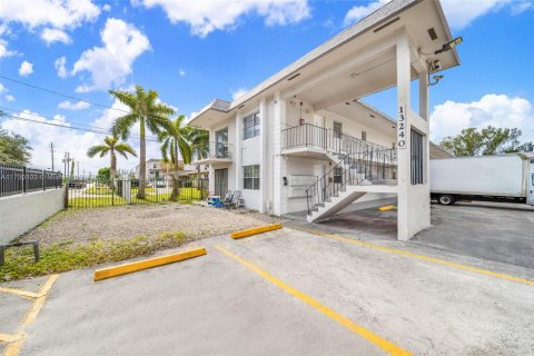 Commercial property in Opa-locka, Florida № 1701531 - photo 1