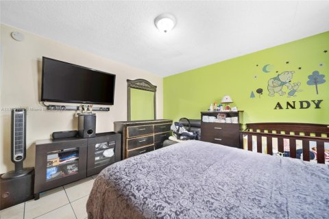 Commercial property in Opa-locka, Florida № 1701531 - photo 14