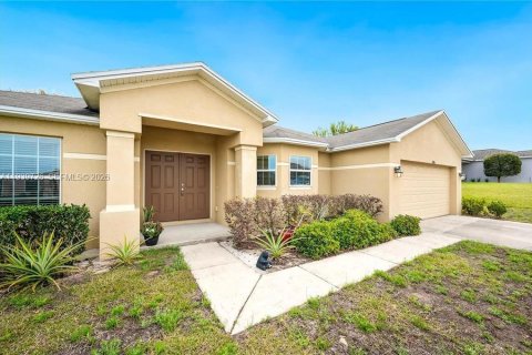 Купить виллу или дом в Лейк-Уэльс, Флорида 3 спальни, № 2061100 - фото 2