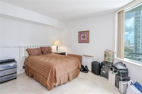 Condo in Miami, Florida, 2 bedrooms  № 1888872 - photo 12