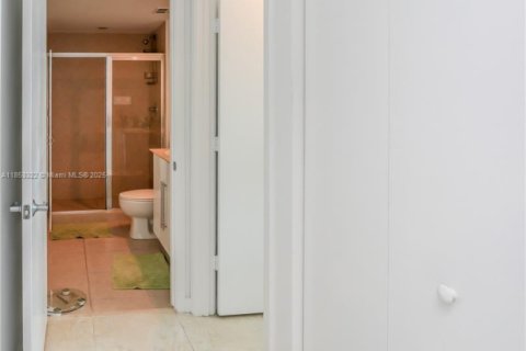 Condo in Miami, Florida, 2 bedrooms  № 1888872 - photo 14