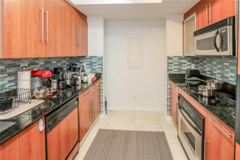 Condo in Miami, Florida, 2 bedrooms  № 1888872 - photo 10